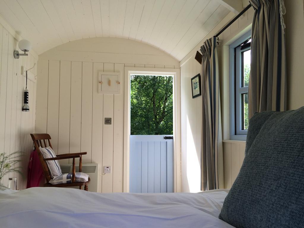 Blackstairs Shepherds Huts Killedmond ภายนอก รูปภาพ